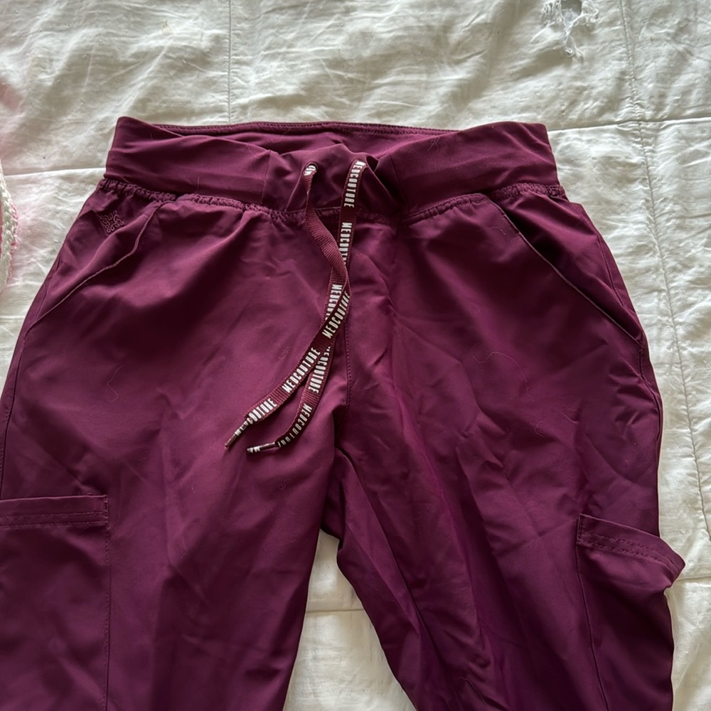 scrub joggers, med couture brand!!